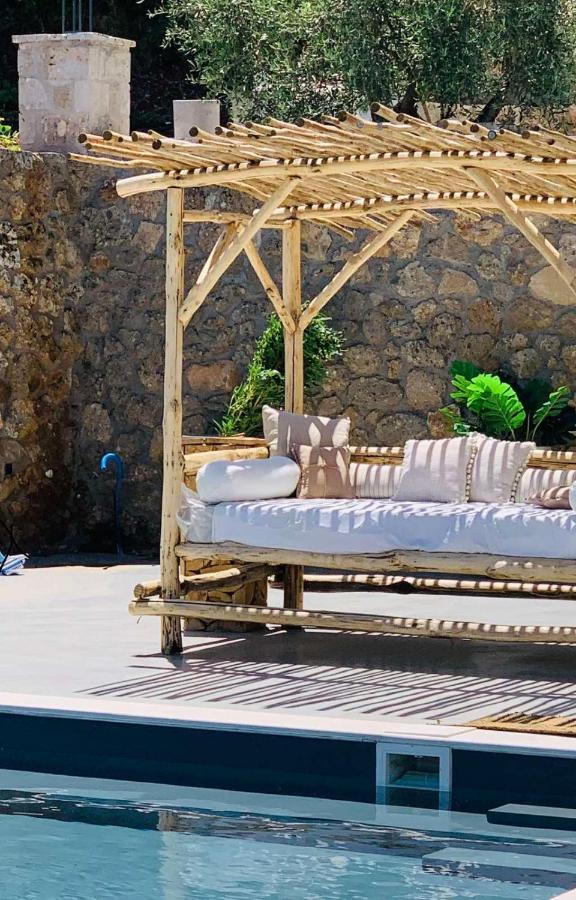 Villa Three Dots Boutique